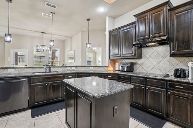 1117 Daventry Drive, Glenn Heights, TX 75154