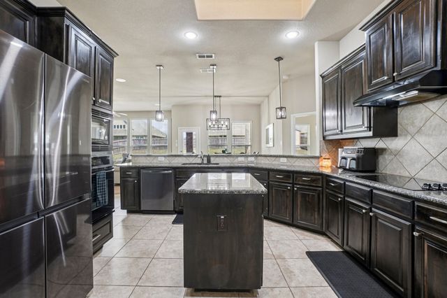 1117 Daventry Drive, Glenn Heights, TX 75154