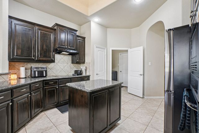 1117 Daventry Drive, Glenn Heights, TX 75154