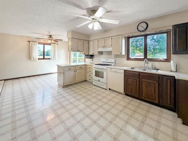 201 A Street, Traer, IA 50675