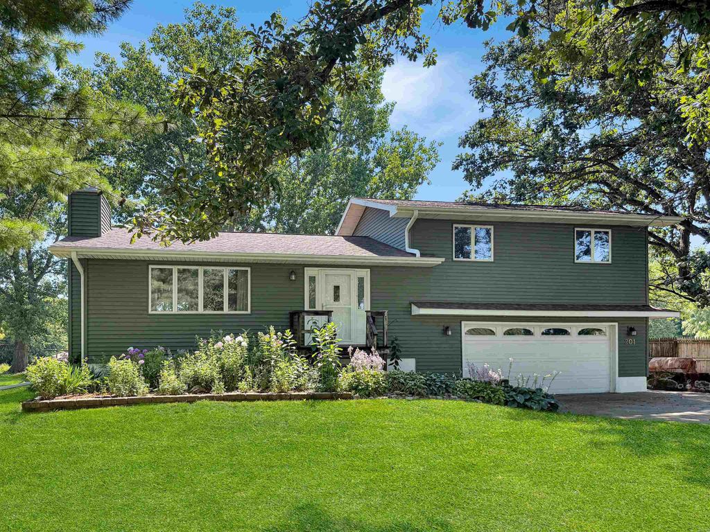 201 A Street, Traer, IA 50675