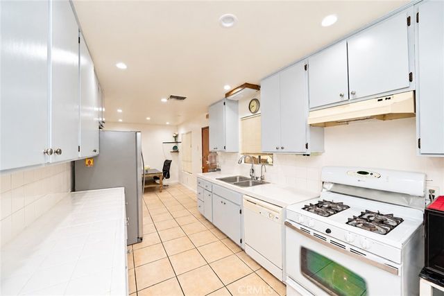 27150 Cypress, Highland, CA 92346