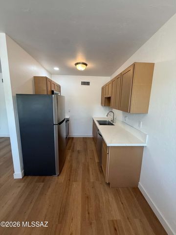 1518 E Hedrick Dr Apt B, Tucson, AZ 85719