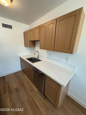 1518 E Hedrick Dr Apt B, Tucson, AZ 85719