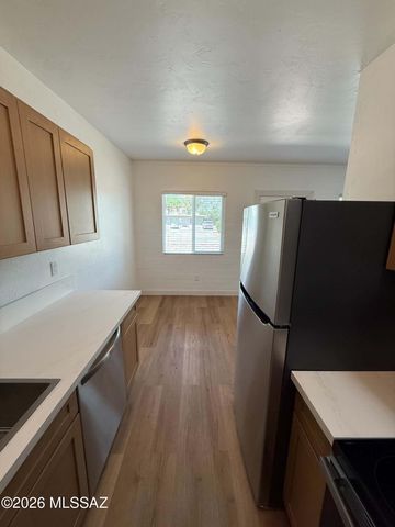 1518 E Hedrick Dr Apt B, Tucson, AZ 85719