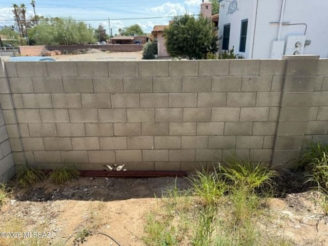 1518 E Hedrick Dr Apt B, Tucson, AZ 85719