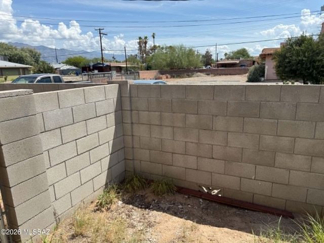 1518 E Hedrick Dr Apt B, Tucson, AZ 85719