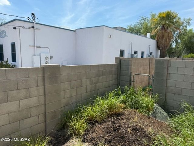 1518 E Hedrick Dr Apt B, Tucson, AZ 85719
