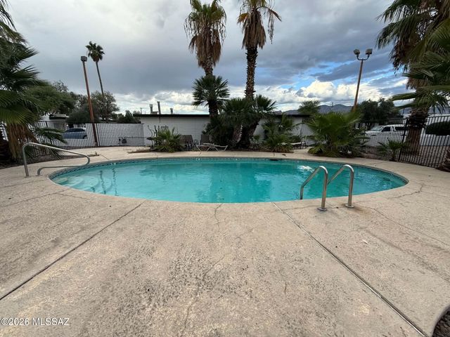 1518 E Hedrick Dr Apt B, Tucson, AZ 85719