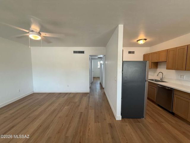 1518 E Hedrick Dr Apt B, Tucson, AZ 85719