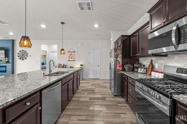 5913 Glen Rose Avenue, Bakersfield, CA 93313