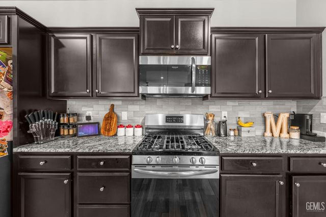 5913 Glen Rose Avenue, Bakersfield, CA 93313