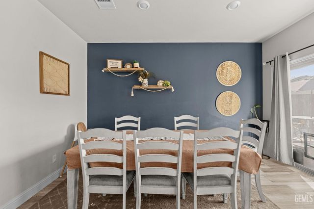 5913 Glen Rose Avenue, Bakersfield, CA 93313