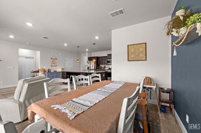 5913 Glen Rose Avenue, Bakersfield, CA 93313