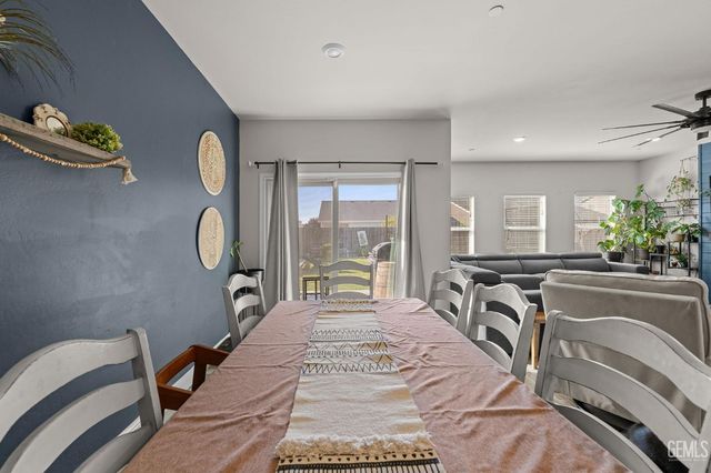 5913 Glen Rose Avenue, Bakersfield, CA 93313