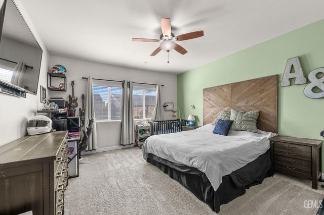 5913 Glen Rose Avenue, Bakersfield, CA 93313