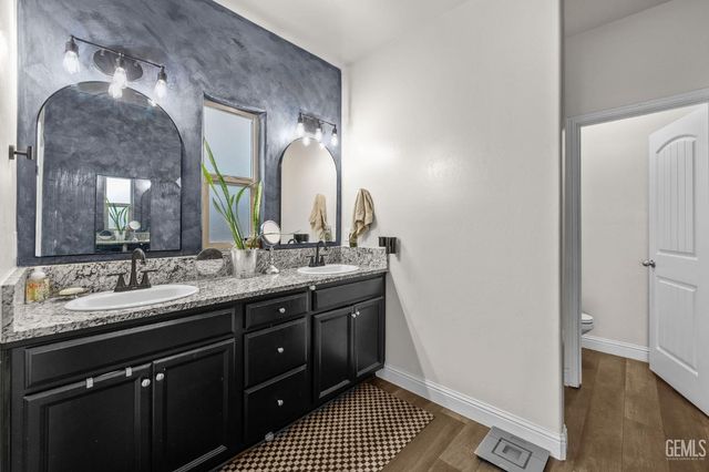 5913 Glen Rose Avenue, Bakersfield, CA 93313