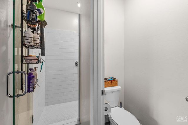 5913 Glen Rose Avenue, Bakersfield, CA 93313