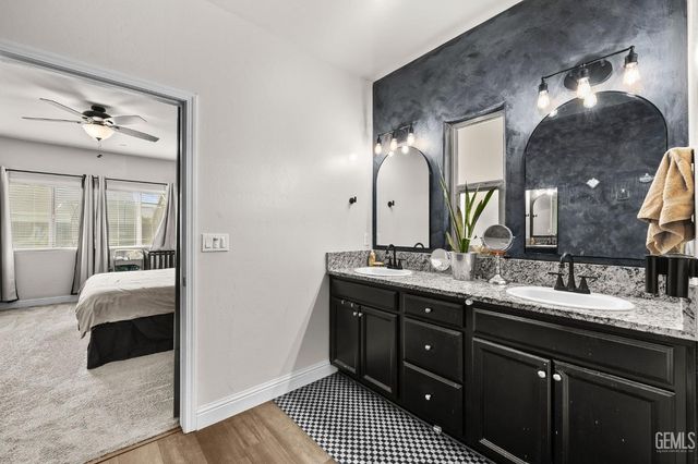 5913 Glen Rose Avenue, Bakersfield, CA 93313