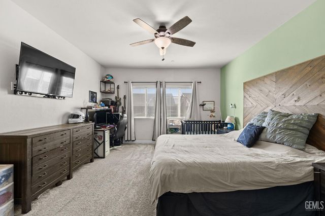 5913 Glen Rose Avenue, Bakersfield, CA 93313