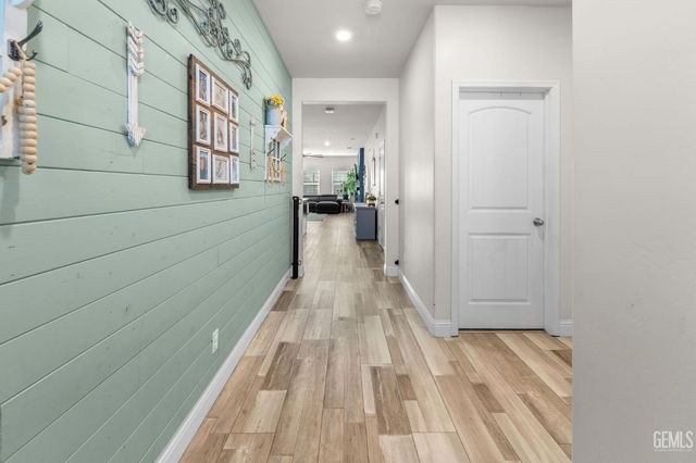 5913 Glen Rose Avenue, Bakersfield, CA 93313