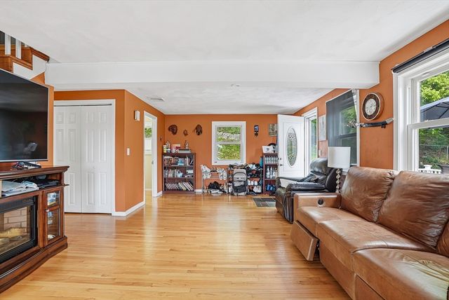 50 Lakeshore Dr, Marlborough, MA 01752