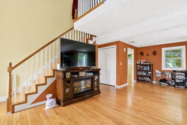 50 Lakeshore Dr, Marlborough, MA 01752