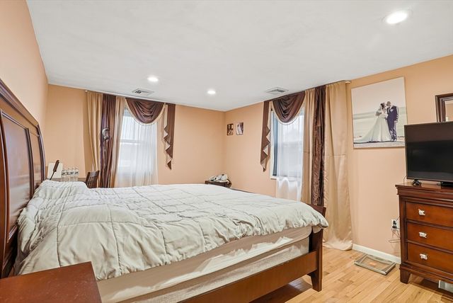 50 Lakeshore Dr, Marlborough, MA 01752