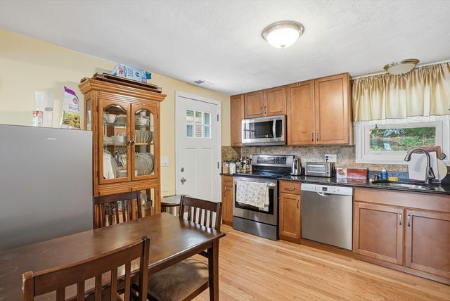 50 Lakeshore Dr, Marlborough, MA 01752