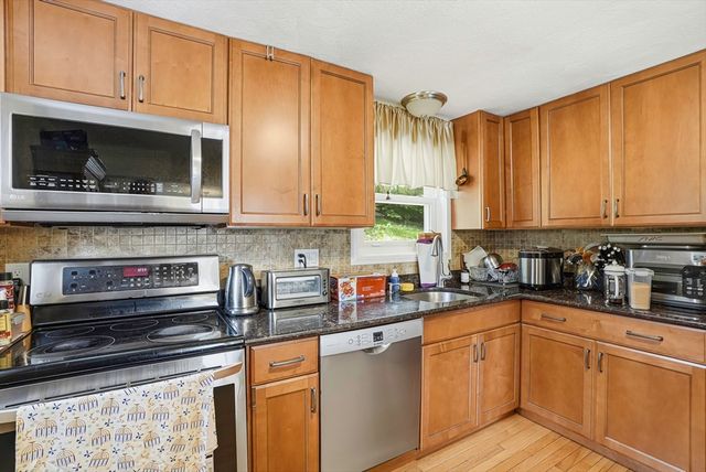 50 Lakeshore Dr, Marlborough, MA 01752