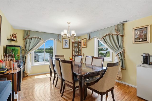 50 Lakeshore Dr, Marlborough, MA 01752