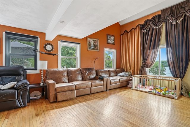 50 Lakeshore Dr, Marlborough, MA 01752