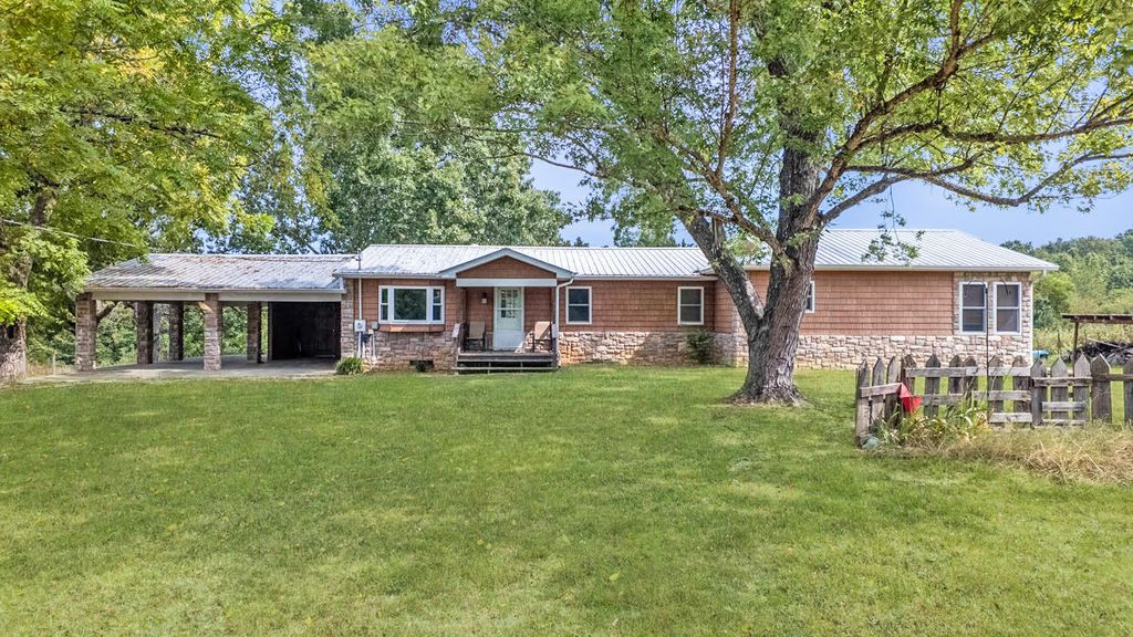 1676 Moonlight Road, Mammoth Spring, AR 72554