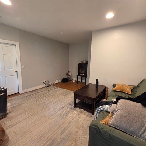 17 Albertina St 1R, Quincy, MA 02169