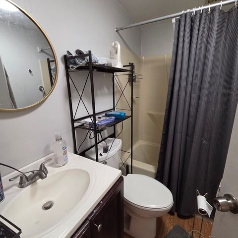 17 Albertina St 1R, Quincy, MA 02169