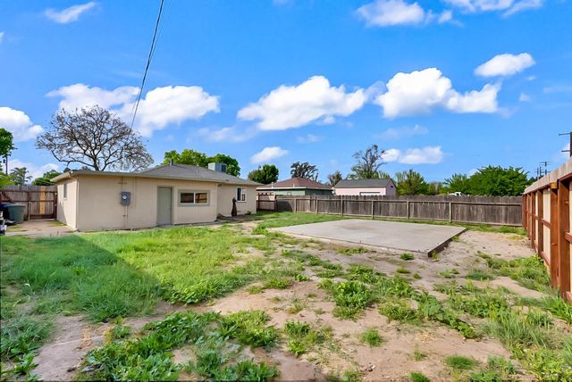209 Emerson Ave, Modesto, CA 95350