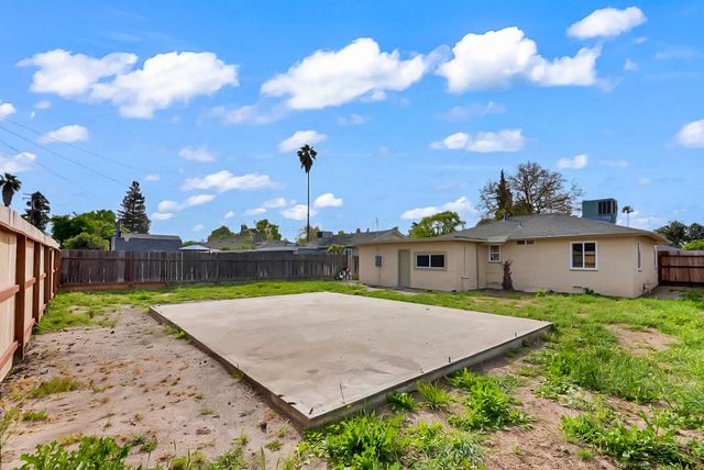 209 Emerson Ave, Modesto, CA 95350