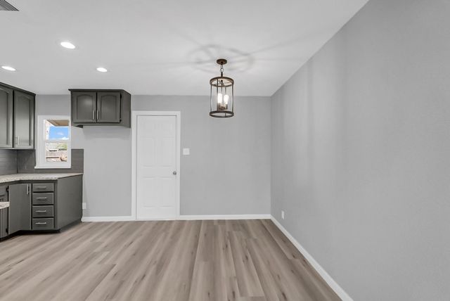 209 Emerson Ave, Modesto, CA 95350