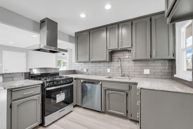 209 Emerson Ave, Modesto, CA 95350