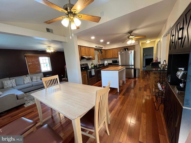 5820 SILCHESTER ST, Burke, VA 22015
