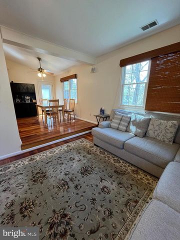 5820 SILCHESTER ST, Burke, VA 22015