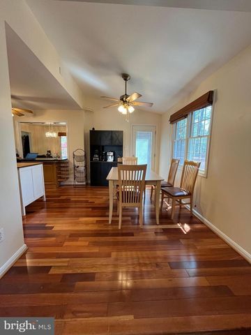5820 SILCHESTER ST, Burke, VA 22015