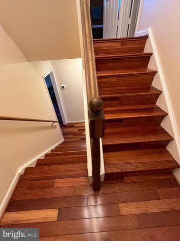 5820 SILCHESTER ST, Burke, VA 22015
