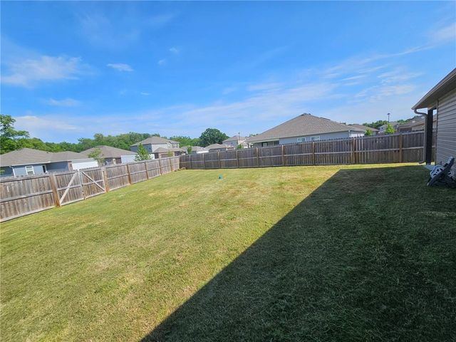 1061 E Bunting, Fayetteville, AR 72701