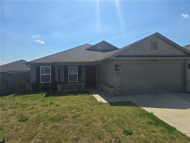 1061 E Bunting, Fayetteville, AR 72701