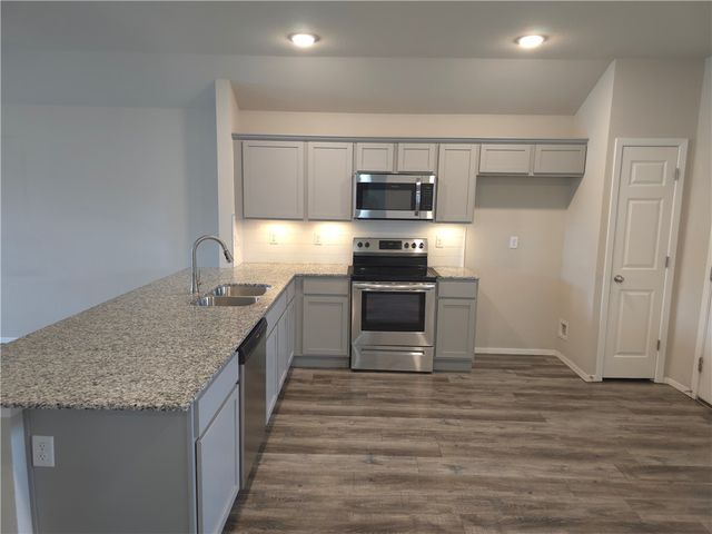 1061 E Bunting, Fayetteville, AR 72701
