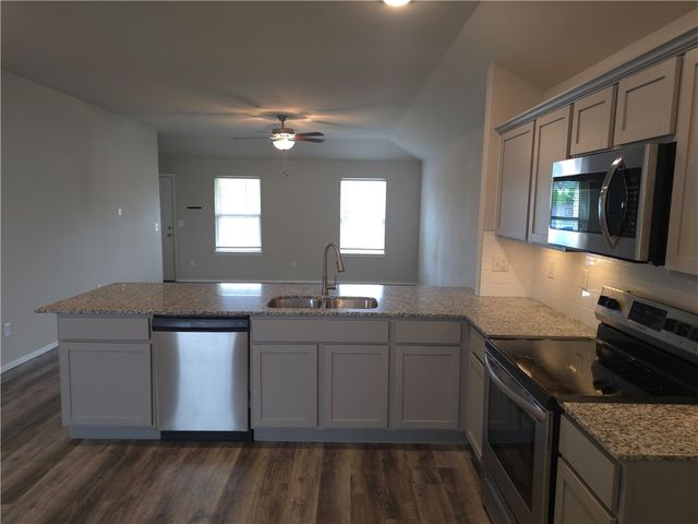 1061 E Bunting, Fayetteville, AR 72701