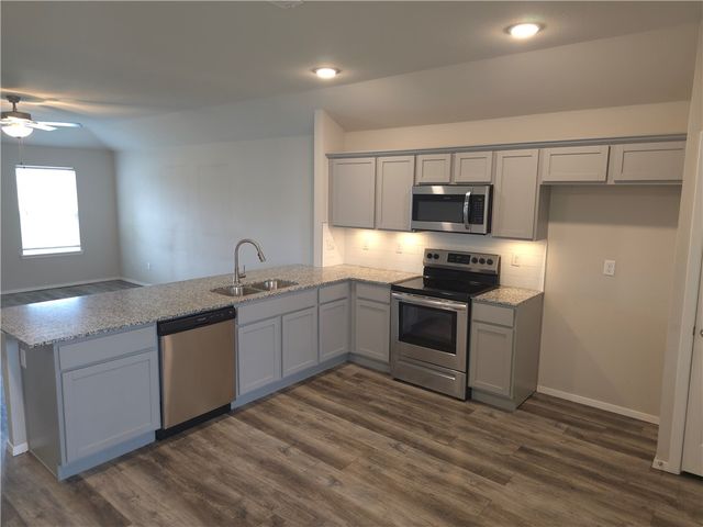 1061 E Bunting, Fayetteville, AR 72701