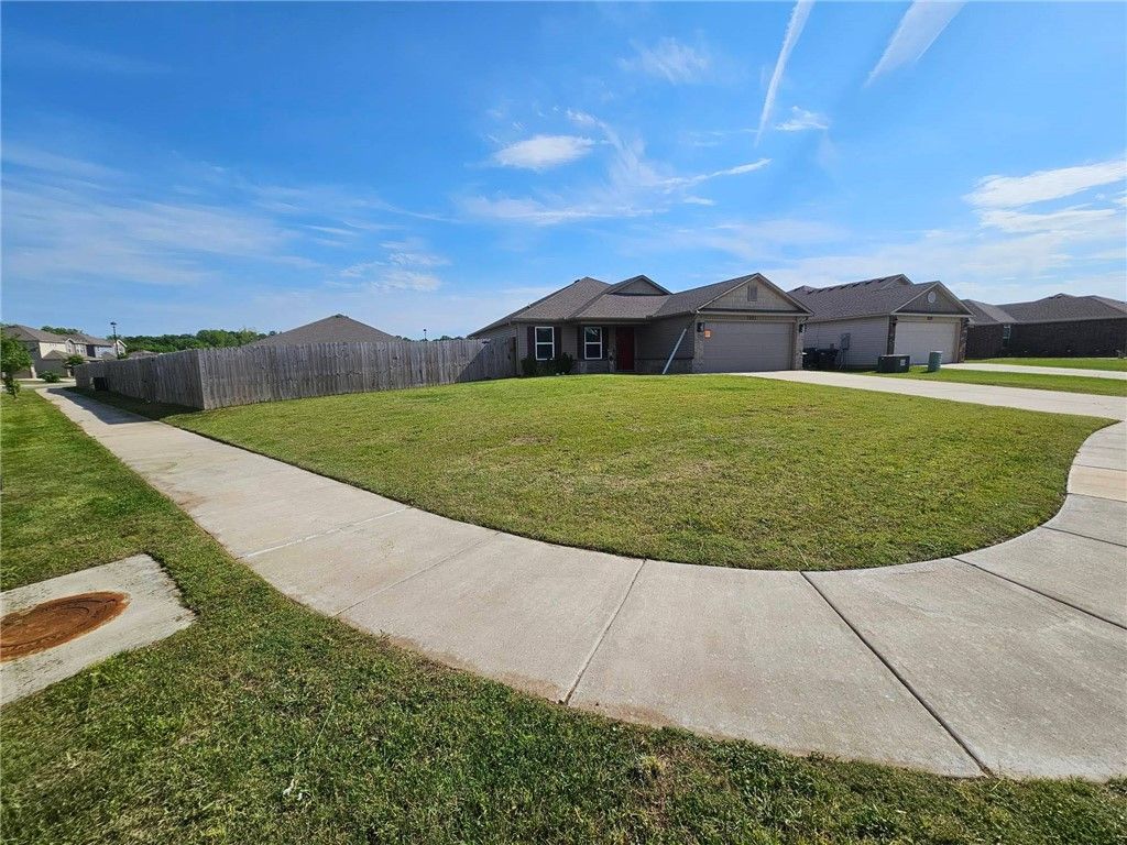 1061 E Bunting, Fayetteville, AR 72701