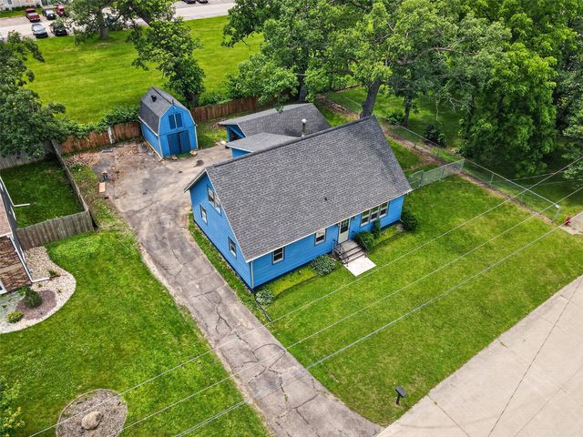 113 Chaffee Drive, Hiawatha, IA 52233